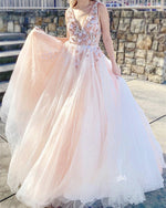 Cargar imagen en el visor de la galería, Lace Embroidery Beaded V-neck Tulle Open Back Prom Dresses
